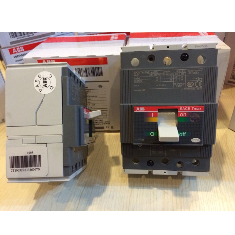 Molded case circuit breaker